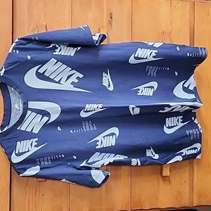 Nike: NSW AOP Club Tee T-shirt, Blue/Powder-Blue, Men's X-Large